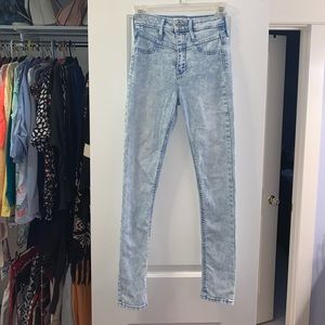 Acid wash, high-waisted Hollister jeans